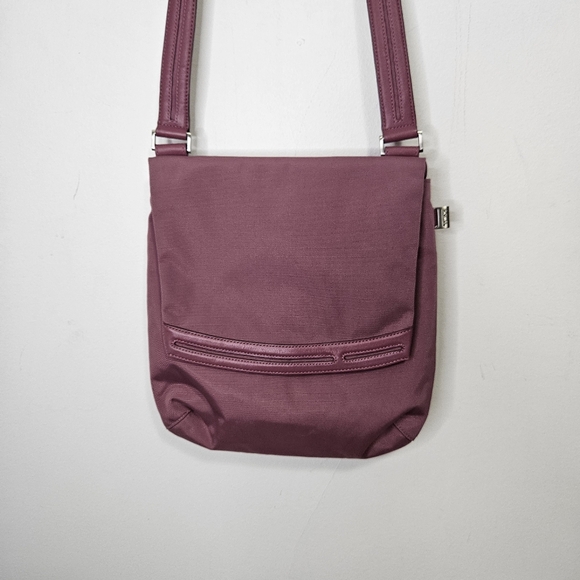 Tumi Handbags - TUMI Ballistic Nylon w/Leather Trim Slim Flap Messenger Bag Travel